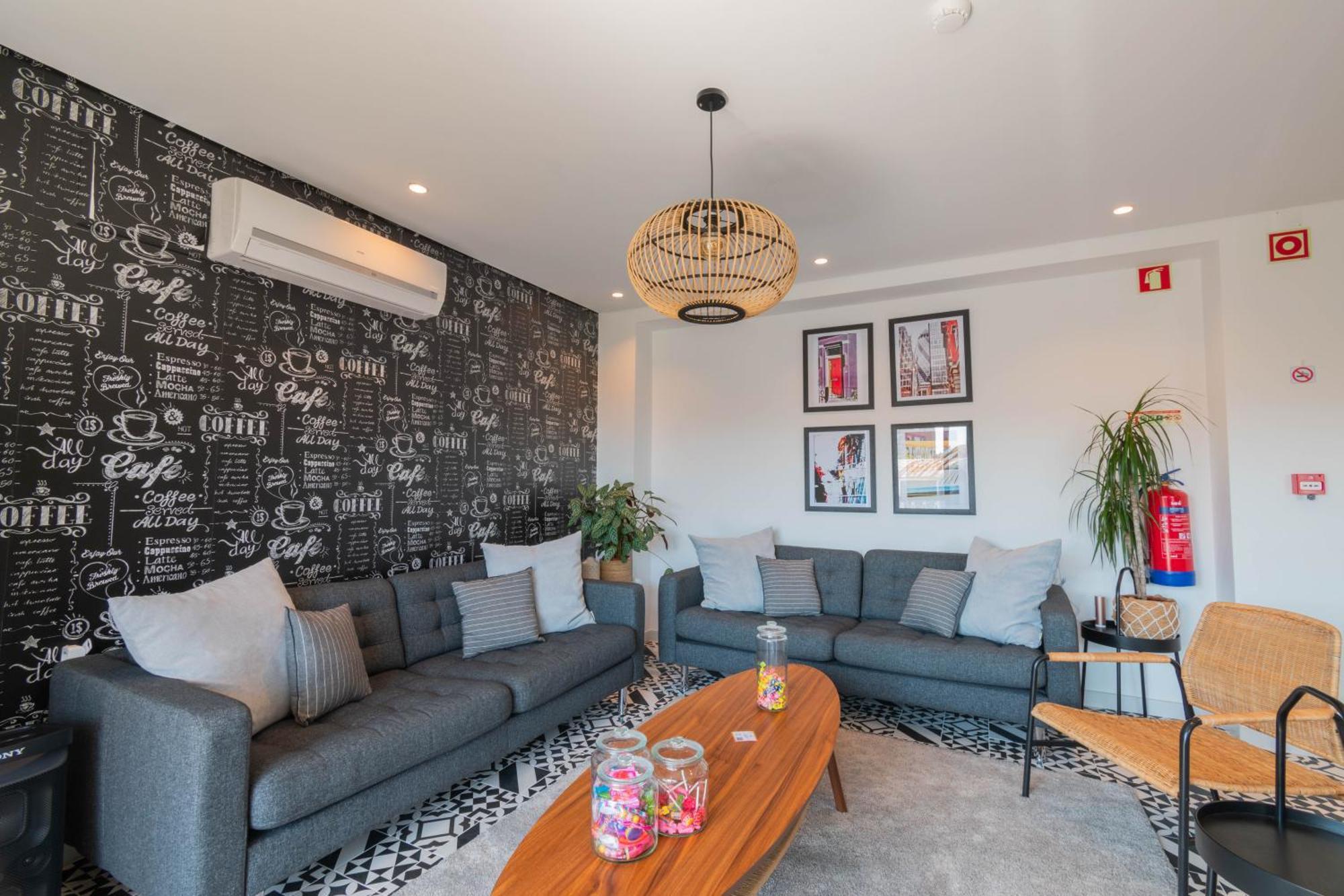 7Min To Uni Se-Velha - Ac - Work Desk - 300Mbs Wifi Bed & Breakfast Coimbra Exterior photo